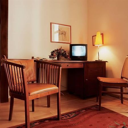 Cerna Liska Hotell Prag Rum bild